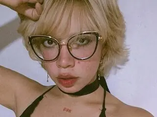 Shows pussy lj AmelieMari